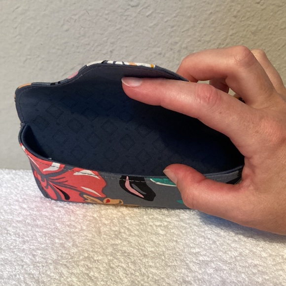 Vera Bradley Sunglasses Sleeve & Eyeglasses Case in Coastal Paradise - Picture 9 of 11